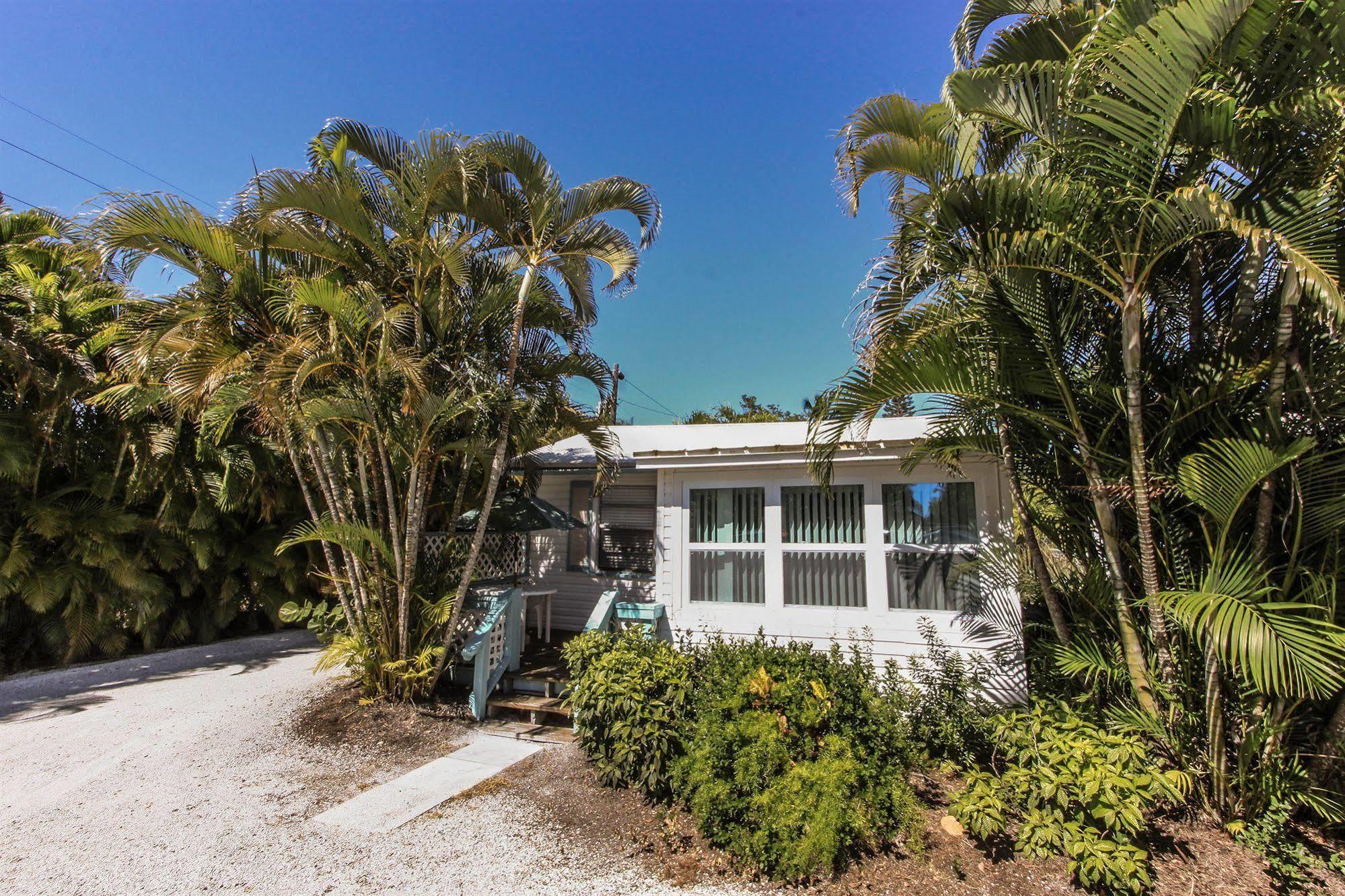 Gulf Breeze Cottages Sanibel Exterior photo